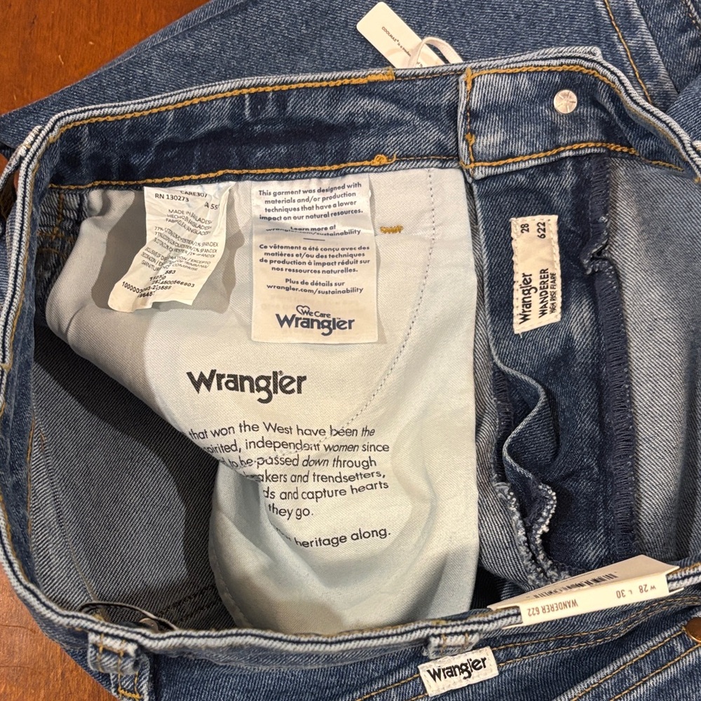 Wrangler High Rise Wanderer Flare Jean. NWT 28/30 - Picture 14 of 15